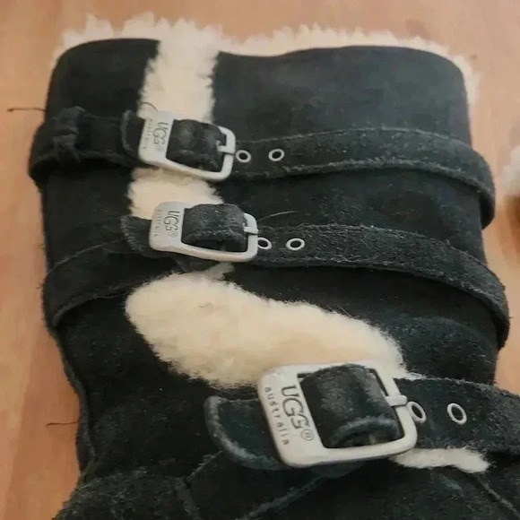 Ugg Maddie A trio of buckles embellishes a sassy suede boit - Picture 7 of 9